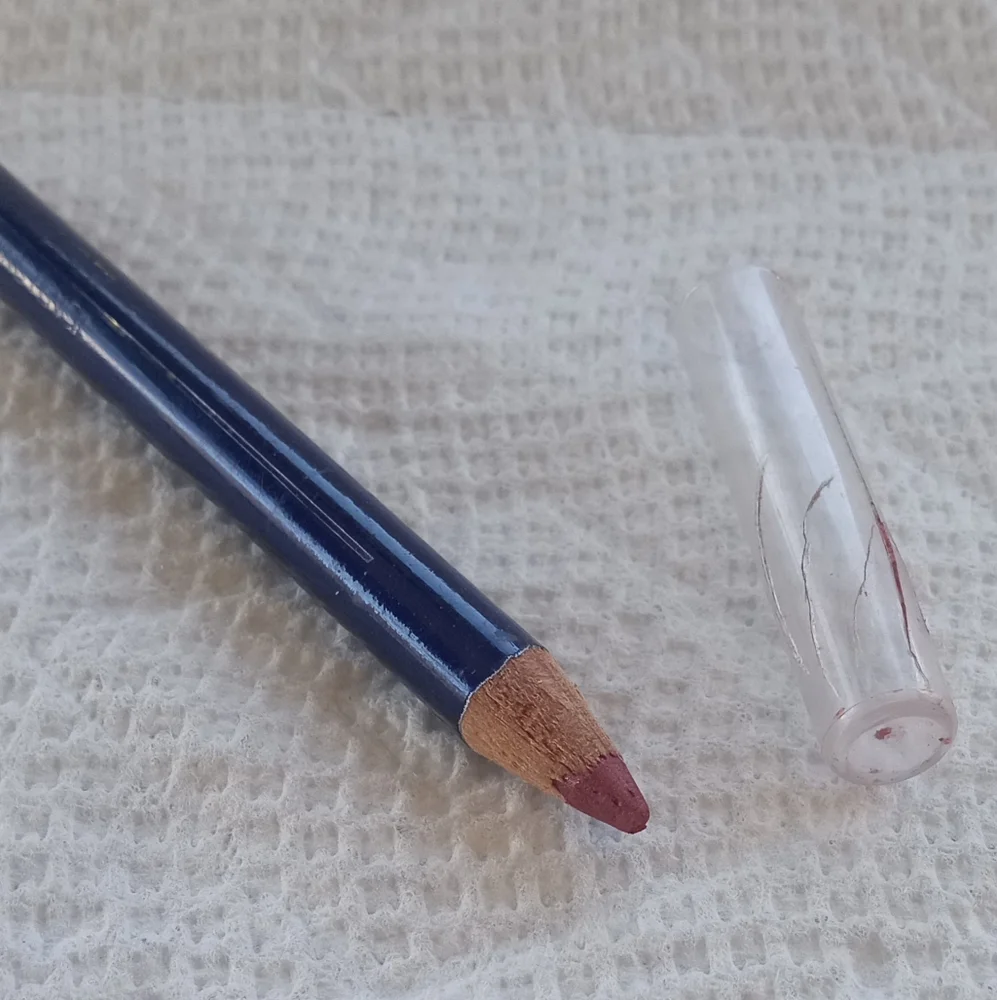 Estee Lauder Lip Defining Wooden Pencil Tawny Lightweight Creamy Long Lasting